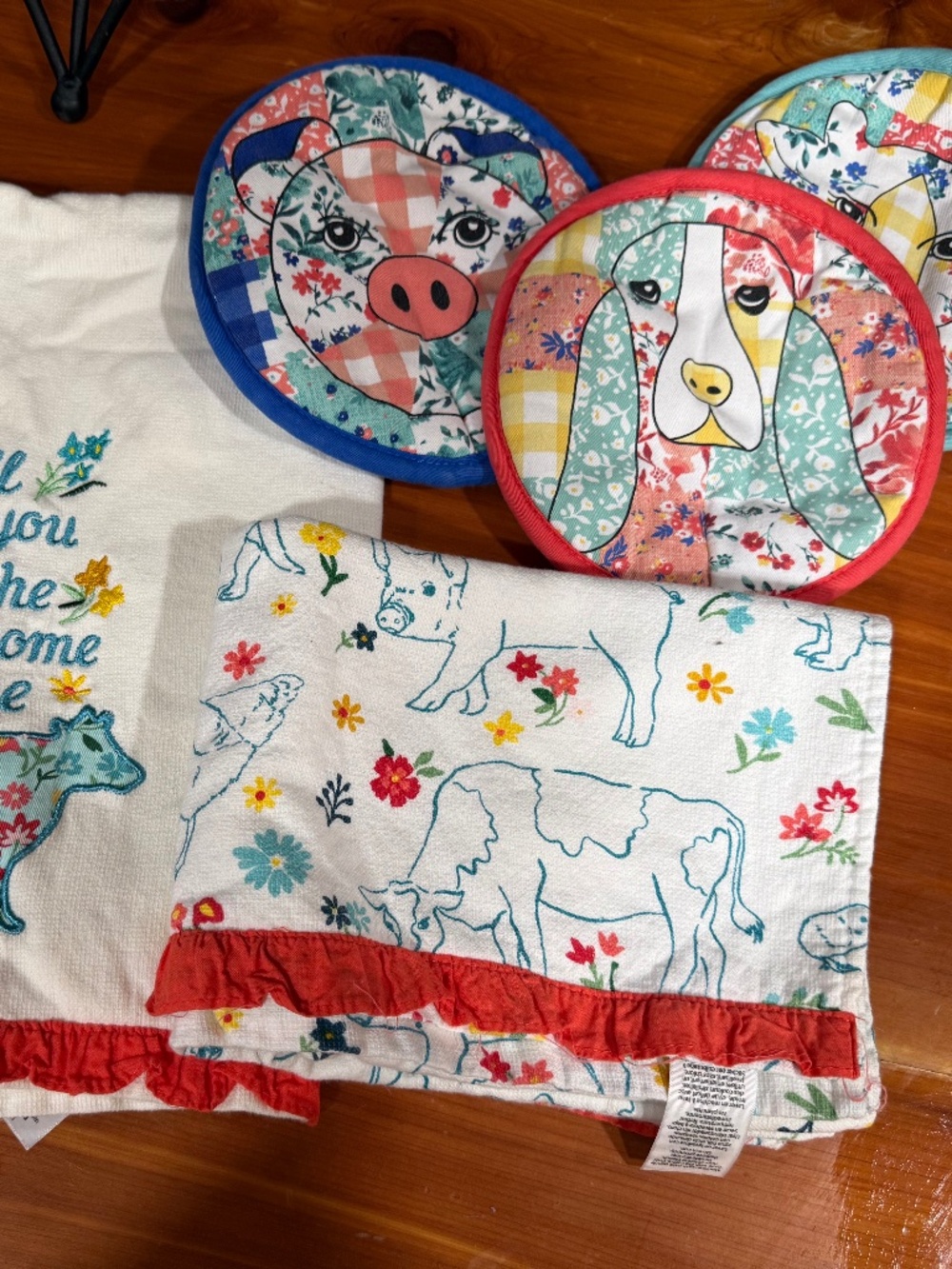 Pioneer Woman hand towel pot holder set